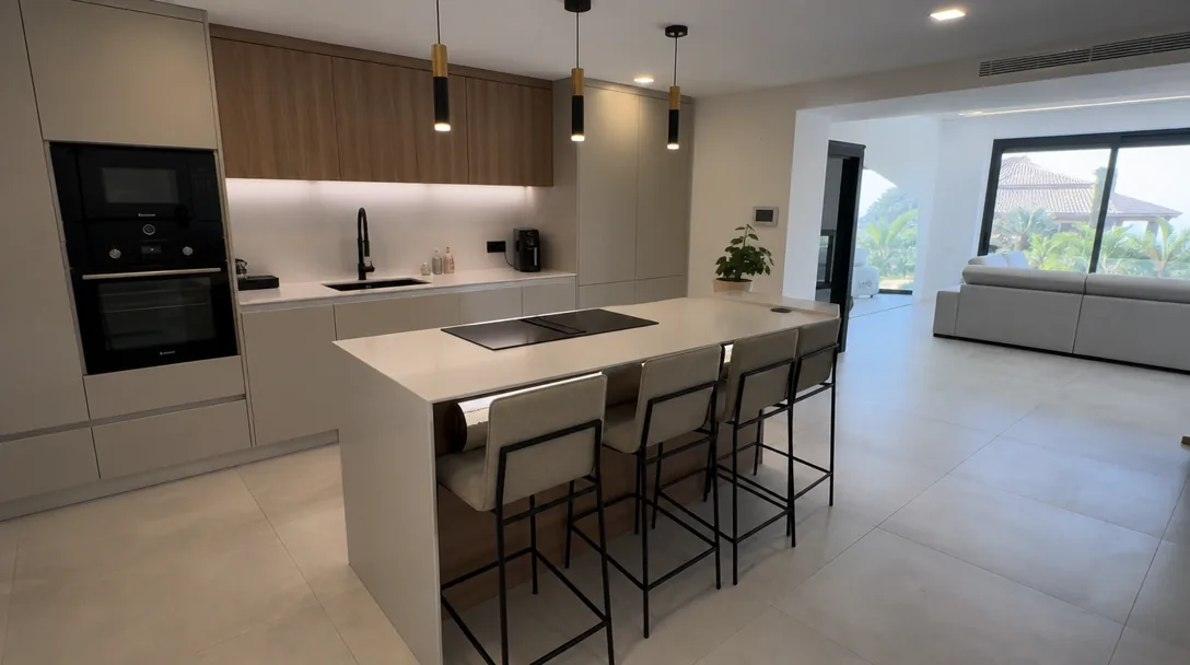 Cocina con isla central acogedora - tendencias en reformas 2026 para Viladecans